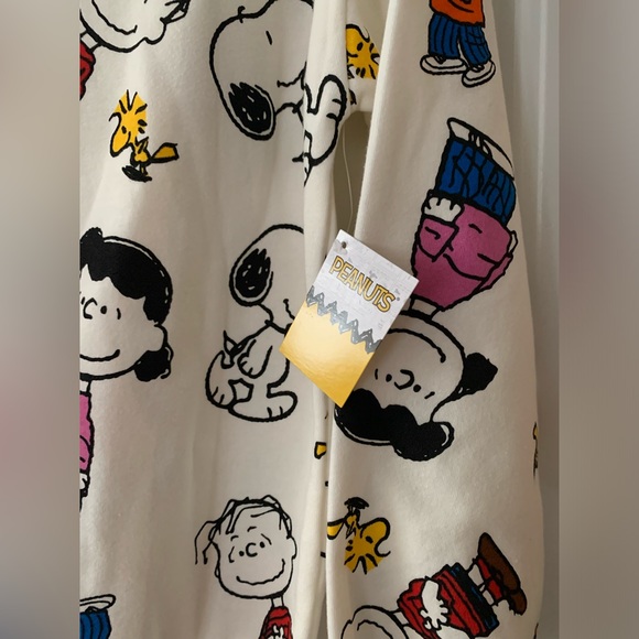 NWT Peanuts Characters Sweatshirt - Picture 4 of 4